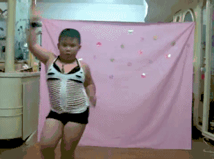 小孩 跳舞 短裤 粉色
