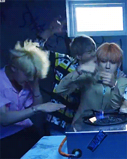 韩星 跳舞 手势 逗比