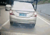摩托车 小汽车 马路 撞一起