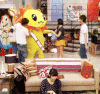 玩偶 跳起来 大笑