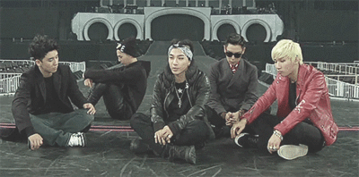BIGBANG 坐着 聊天 抢镜头