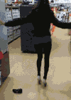 跪着 鞋店 高根鞋 摔倒