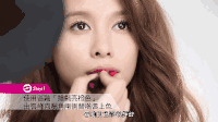 长发美女 化妆 涂唇液 教程