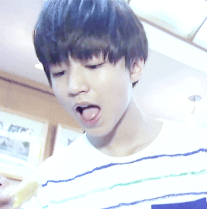 王俊凯 小鲜肉 青春活力 吃东西