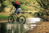 单车 溪水
