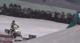 赛场 竞技 滑雪车 空中翻身跌落