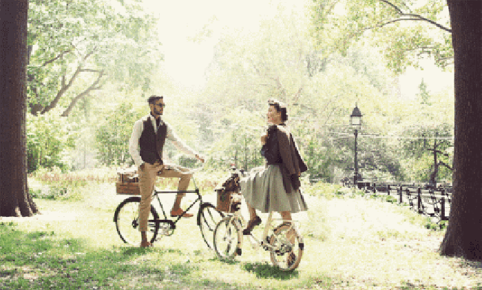男女 骑单车 风景 浪漫