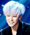 BIGBANG 微笑 灯光 吐舌头