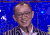 洪涛 格西装 微笑 讲台