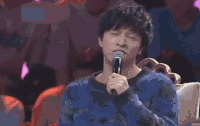 薛之谦 帅气 交谈 话筒