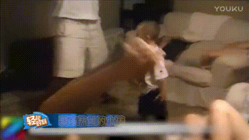可愛(ài) 沙發(fā) 摔倒 搞笑