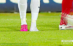 c罗 Cristiano Ronaldo 猛男 红色鞋子