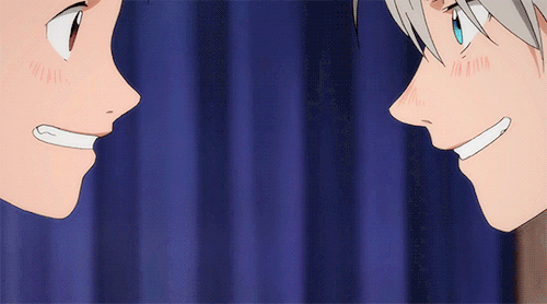 动漫 男孩 开心 转头