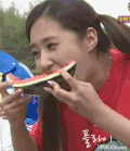 西瓜 吃西瓜 美女 大笑
