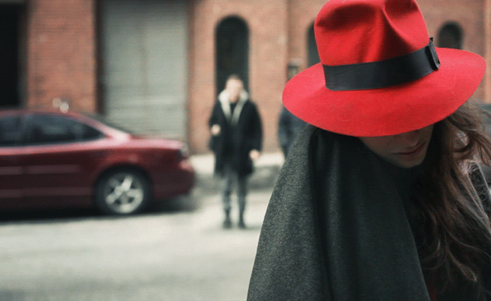 时尚 红帽子 街道