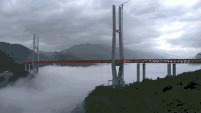 天空  云彩 河水 大桥