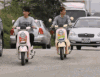 金钟大 边伯贤 骑车 电动车