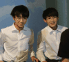 TFBOYS 王俊凯 王源 眼镜 白衬衫 拍照