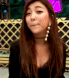 美女 抿嘴 大耳环