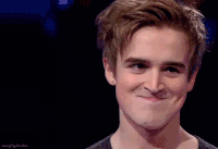 帅哥 微笑 摇头