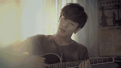 CNBLUE MV 傻瓜 吉他 唱歌 帅哥 弹吉他 房车 男女对唱 郑容和 音乐录影带