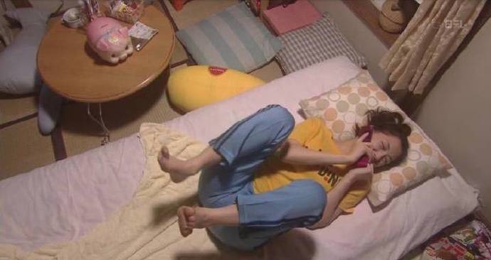 美女 放假在家的我 放假在家 我 打电话