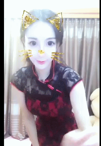 女神 金耳朵猫咪 跳舞 旗袍