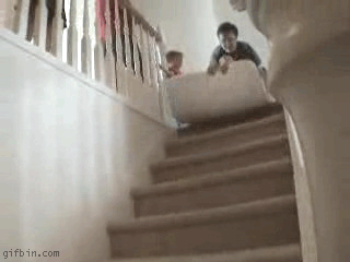 楼梯 尴尬 要命了 摔坏