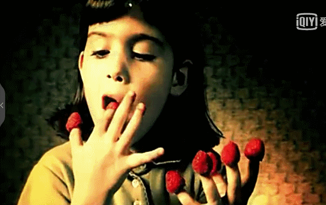 女孩 吃草莓 美味 可口