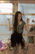 美女 长头发 跳舞 扭屁股
