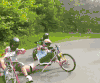 求救 男人 骑车 摔倒