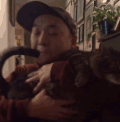 男人 抱着猫 拍一拍 享受