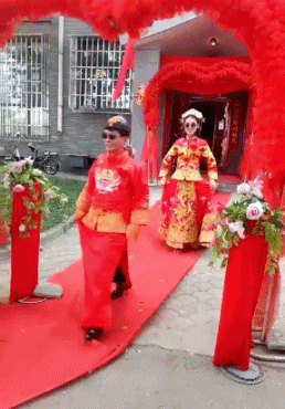 红地毯 新娘 开心