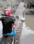 落水 骑车 危险 逗趣
