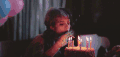生日蛋糕 黑暗 蜡烛 抽烟