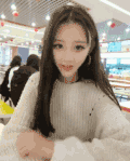 美女 自拍 撩头发 可爱
