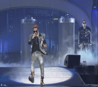G-Dragon 墨镜 唱跳 嗨翻全场