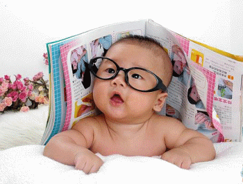 戴大眼镜的 小宝宝 可爱 搞笑