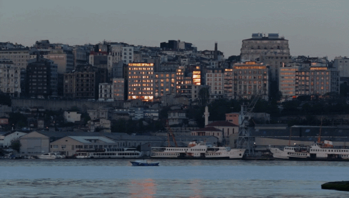 夜晚 樓房 小船 風(fēng)景