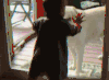 小孩 小狗 摔倒 玻璃