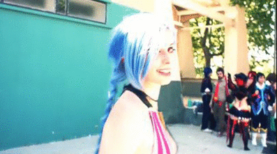 美女 蓝头发 漂亮 室外