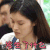 美女 抬头 注视 发生了什么