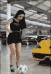 美女 高跟鞋 足球 小黑裙 颠球