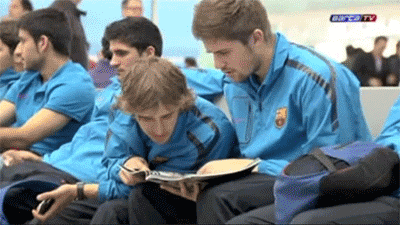队友 观看 认真 阅读