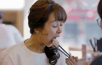 杨紫 吃东西 筷子 耳钉