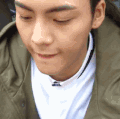 陈伟霆 风衣 咬唇 卖萌