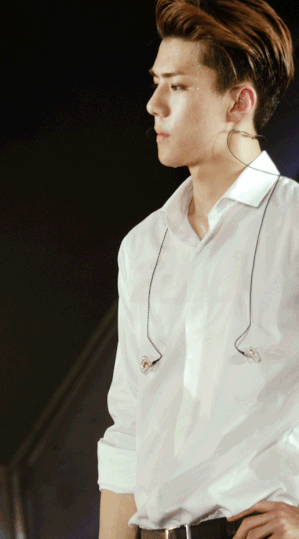 EXO 演唱会 衬衫 侧脸