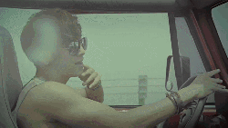 CNBLUE MV 傻瓜 公路 墨镜 开车 男女对唱 耍帅 肌肉 肌肉男 郑容和 阳光 音乐录影带