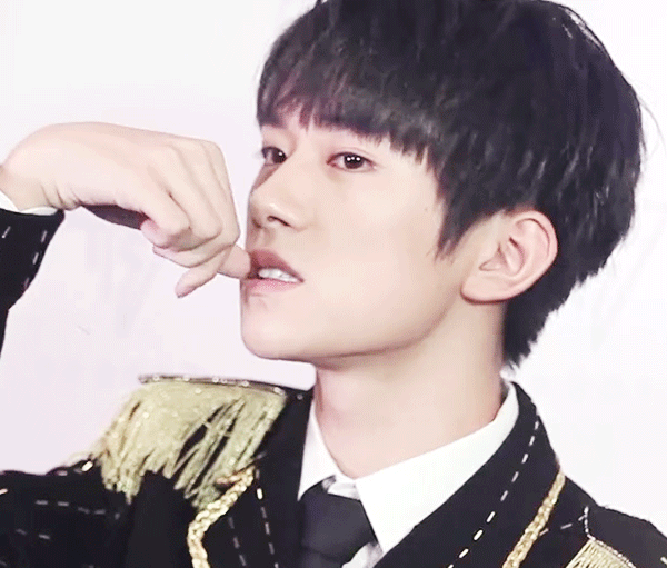 明星 TFBOYS 易烊千玺 帅气