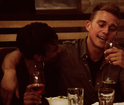 喝酒 眼神 外国人 歪头